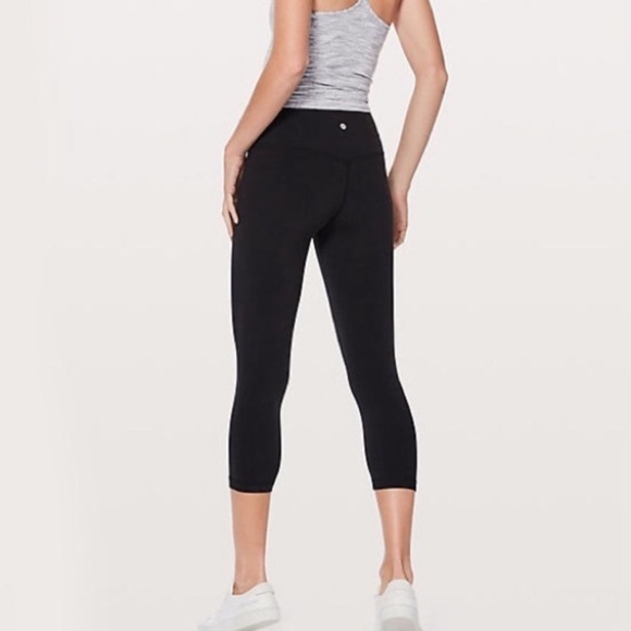 lululemon athletica Pants - Lululemon size 4 Capri pants